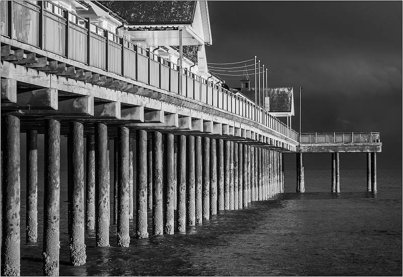 Evening Sun on Southwold Pier - Barry Freeman.jpg - 2018 Expo